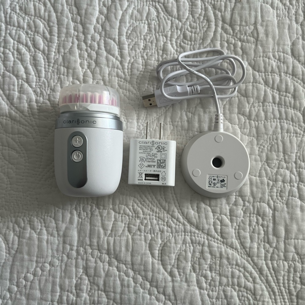 Clarisonic White Mia Fit with USB Charger and Charging Base